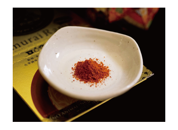 For those who like to eat spicy, please enjoy with the attached chili pepper.